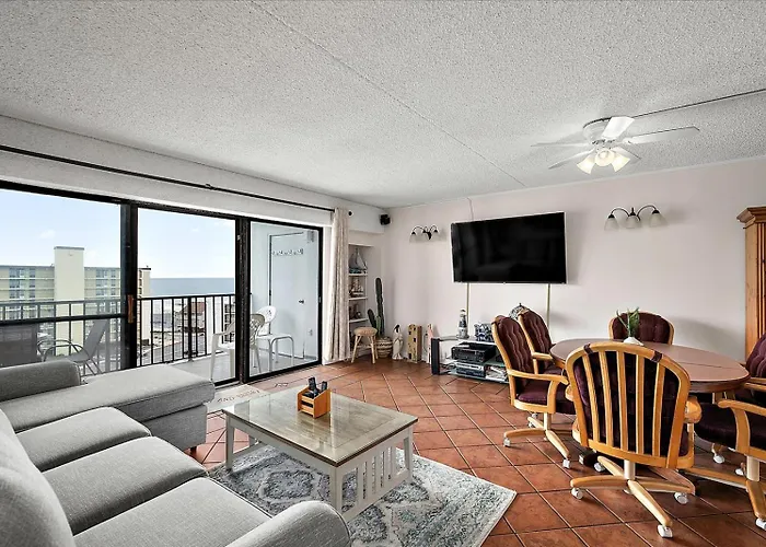 Spacious 3 Bedroom With Ocean Views And Outdoor Pool! Holiday home *