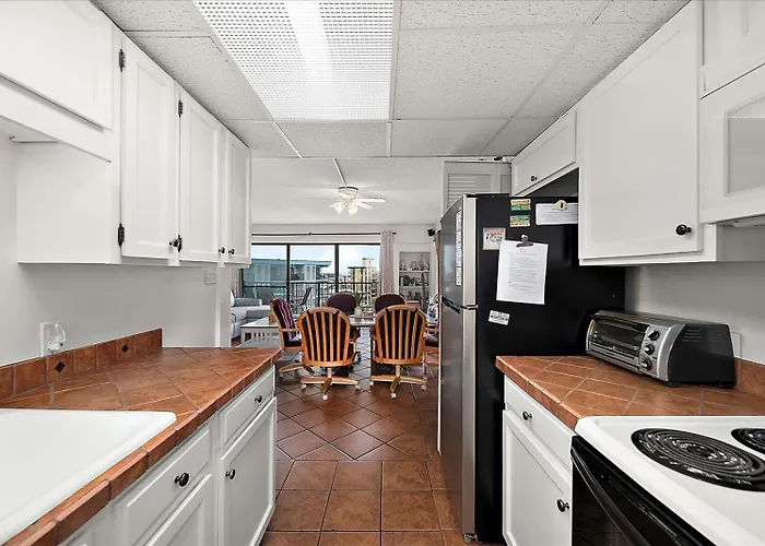 Holiday home Spacious 3 Bedroom With Ocean Views And Outdoor Pool! *