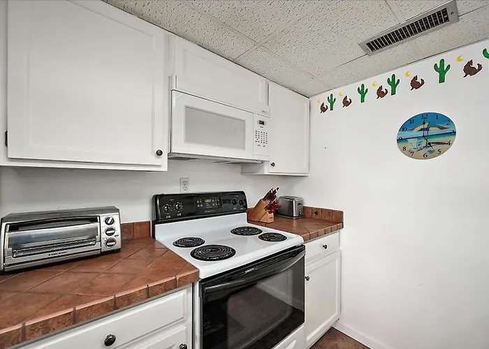 Spacious 3 Bedroom With Ocean Views And Outdoor Pool! Holiday home Ocean City