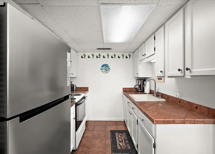 Spacious 3 Bedroom With Ocean Views And Outdoor Pool! Holiday home