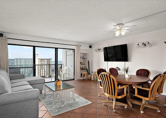 Holiday home Spacious 3 Bedroom With Ocean Views And Outdoor Pool!