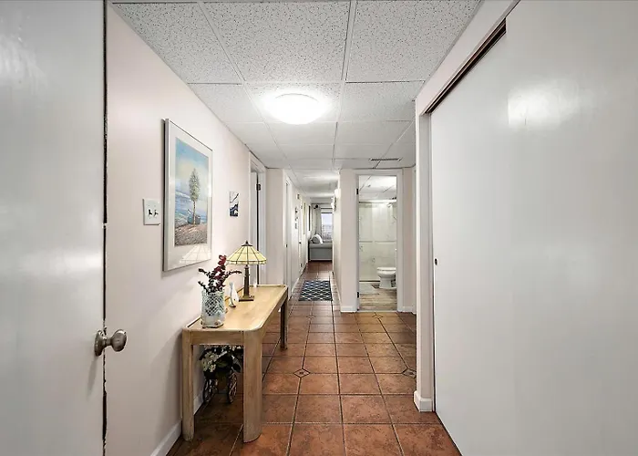 Spacious 3 Bedroom With Ocean Views And Outdoor Pool! Holiday home
