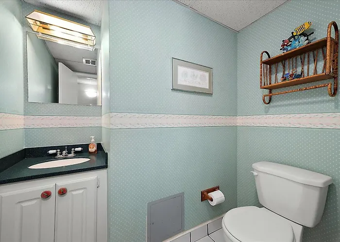 Spacious 3 Bedroom With Ocean Views And Outdoor Pool! *