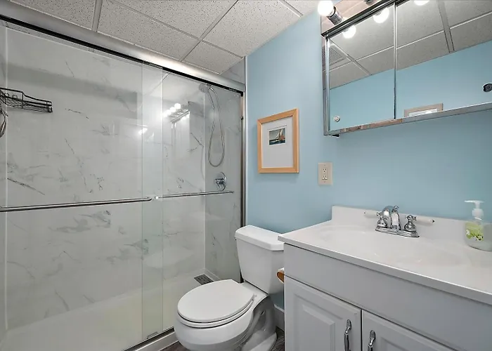 Spacious 3 Bedroom With Ocean Views And Outdoor Pool! *