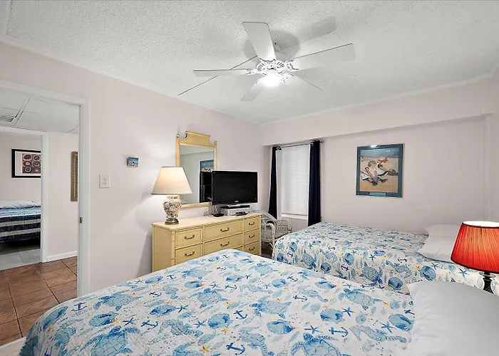 Spacious 3 Bedroom With Ocean Views And Outdoor Pool! Holiday home