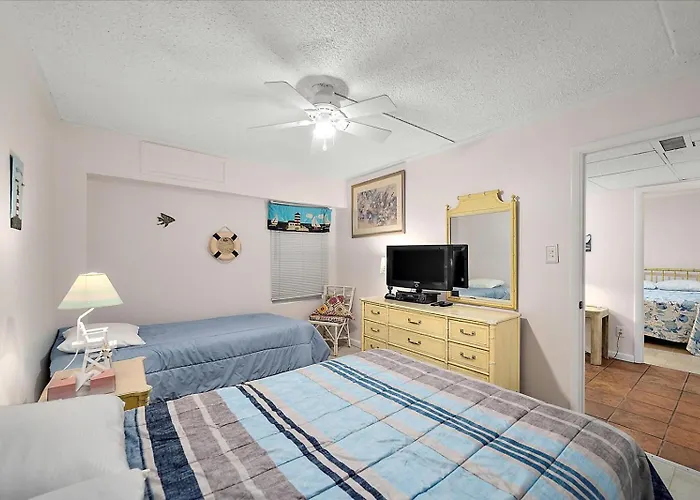 Spacious 3 Bedroom With Ocean Views And Outdoor Pool!