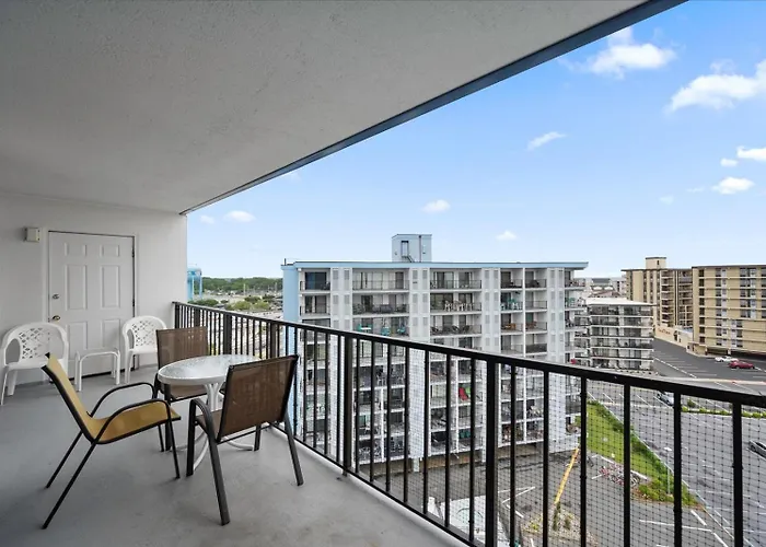 Spacious 3 Bedroom With Ocean Views And Outdoor Pool!