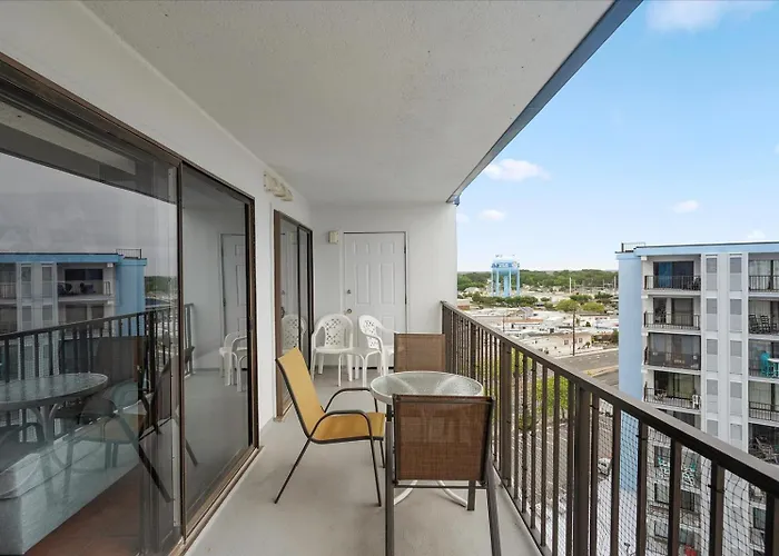 Spacious 3 Bedroom With Ocean Views And Outdoor Pool! Holiday home *