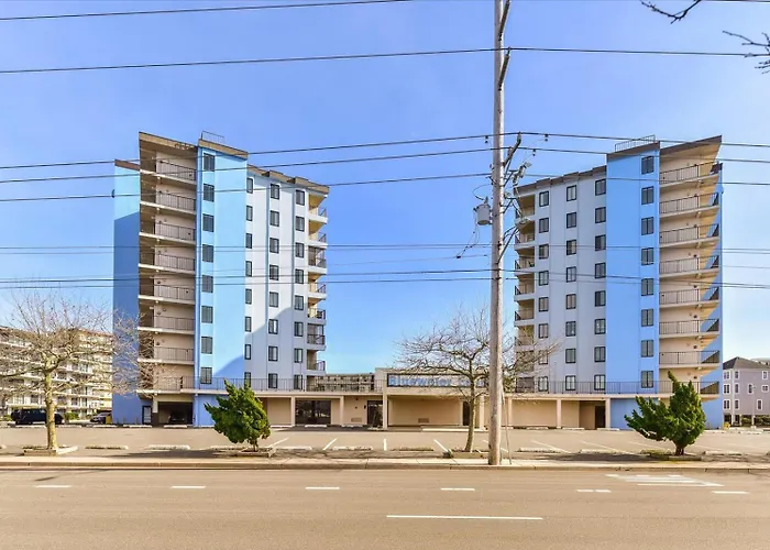 Holiday home Spacious 3 Bedroom With Ocean Views And Outdoor Pool! Ocean City